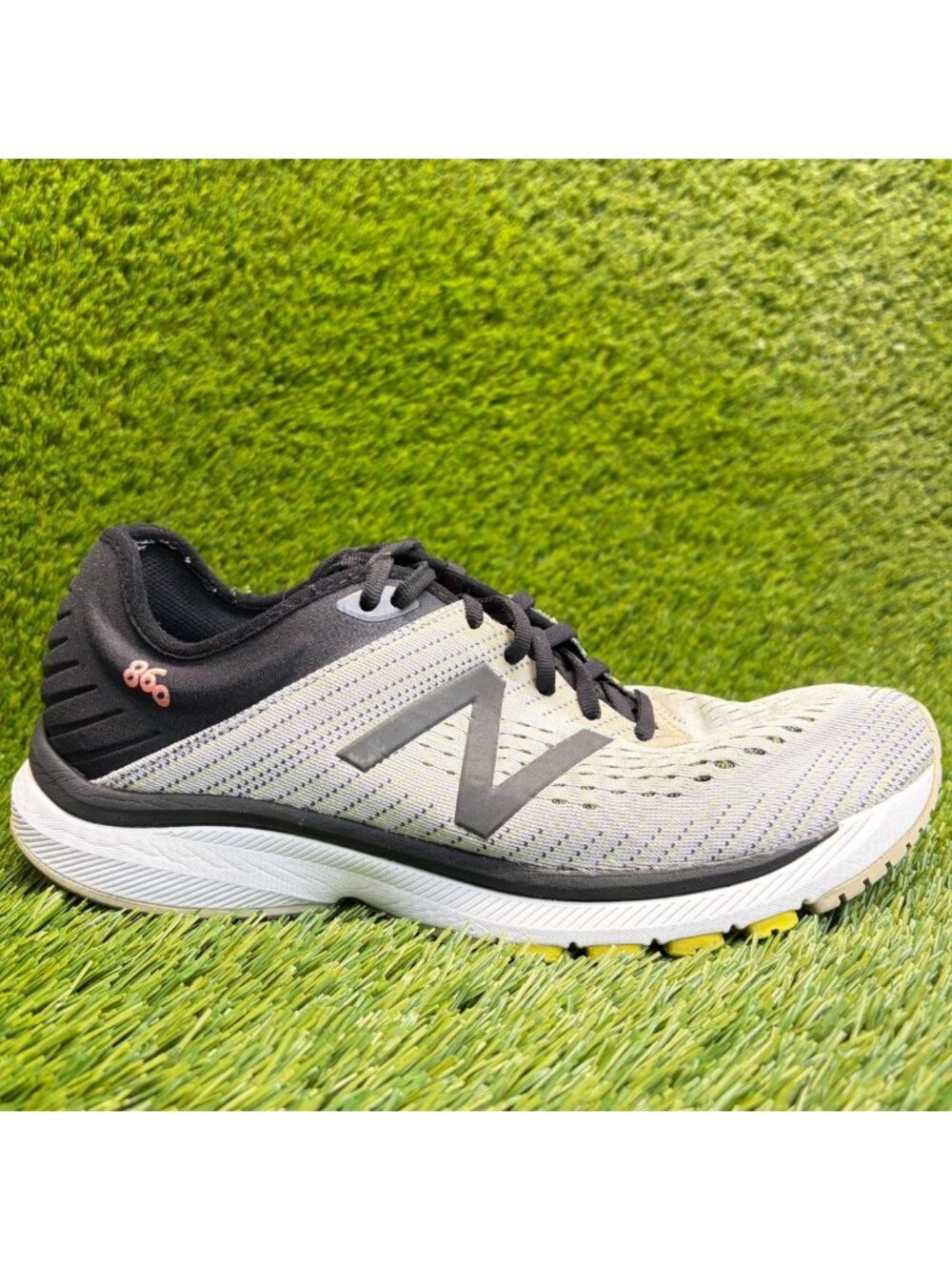 New Balance 860v10 Mens Size 9.5 Gray Black Athletic Running Shoes Sneakers